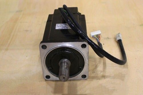 Yaskawa SGM-08V312B AC SERVO MOTOR 750W 200V 4.4A 3000RPM NEW