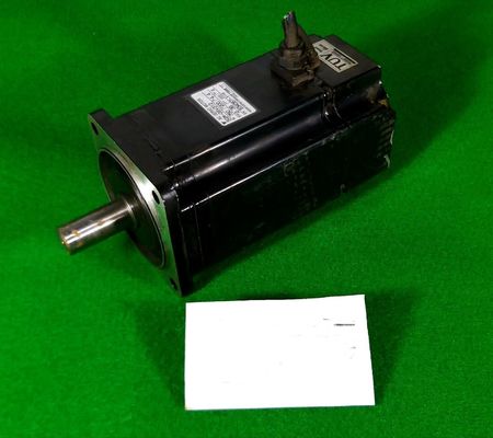 Yaskawa SGM-08V312 AC SERVO MOTOR 750W 200V 4.4A 3000RPM NEW