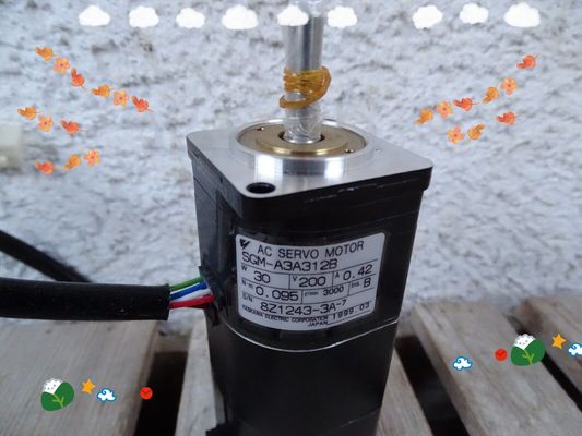 Yaskawa SGM-A3A3H16 AC SERVO MOTOR 30W 200V 0.42A 3000RPM NEW
