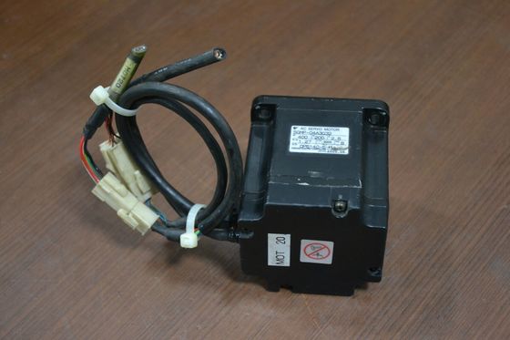 Yaskawa SGM-A3A3NT32 AC SERVO MOTOR 30W 200V 0.42A 3000RPM NEW