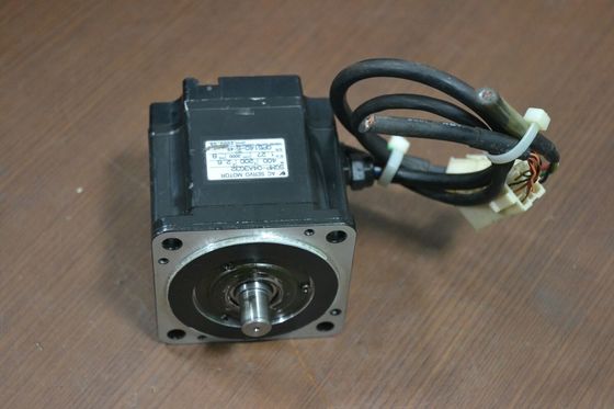 Yaskawa SGM-A3A3NT32 AC SERVO MOTOR 30W 200V 0.42A 3000RPM NEW