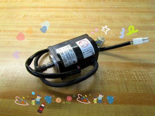 Yaskawa SGM-A3B3FJ11 AC SERVO MOTOR 30W 100V 0.42A 3000RPM NEW