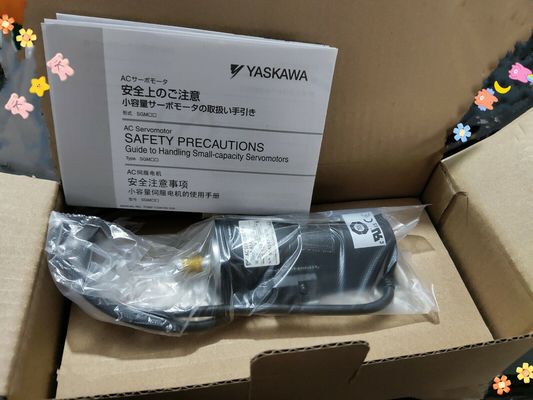 Yaskawa SGM-A5A312C AC SERVO MOTOR 50W 200V 0.6A 3000RPM NEW