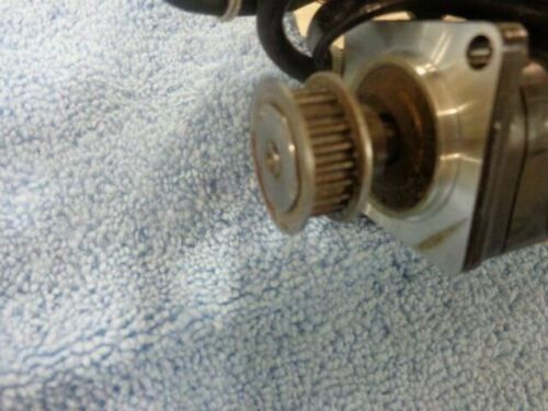 Yaskawa SGM-A5A3G22 AC SERVO MOTOR 50W 200V 0.6A 3000RPM NEW