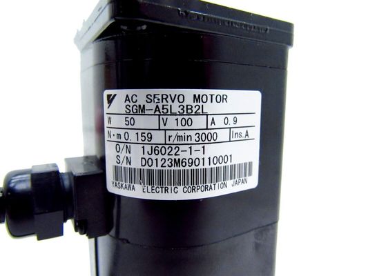 Yaskawa SGM-A5A3G24B AC SERVO MOTOR 50W 200V 0.6A 3000RPM NEW