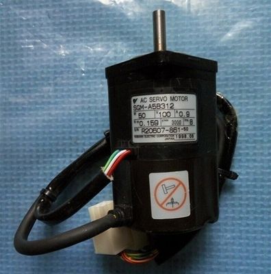 Yaskawa SGMAH-01AAA4CH AC SERVO MOTOR 100W 200V 3000RPM 0.91A NEW