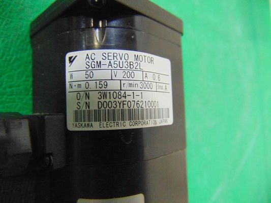 Yaskawa SGM-A5U3B2L AC SERVO MOTOR 50W 200V 0.6A 3000RPM NEW