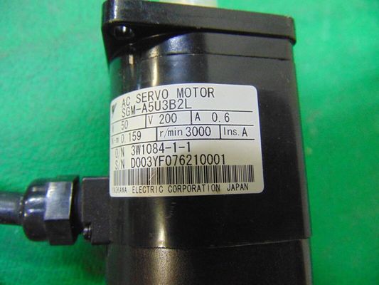 Yaskawa SGM-A5U3B2L AC SERVO MOTOR 50W 200V 0.6A 3000RPM NEW