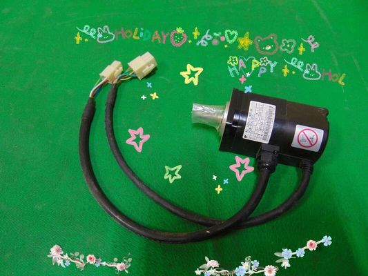 Yaskawa SGM-A5U3B2L AC SERVO MOTOR 50W 200V 0.6A 3000RPM NEW
