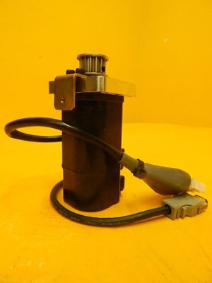 Yaskawa SGMAH-01A1A-AD11 AC SERVO MOTOR 100W 200V 0.91A 3000RPM NEW