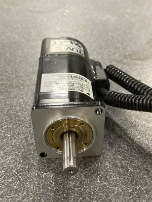 Yaskawa SGMAH-01BBA21 AC SERVO MOTOR 100W 100V 2.4A 3000RPM NEW