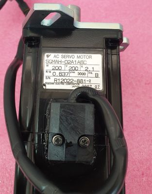 Yaskawa SGMAH-02A1A6C AC SERVO MOTOR 200W 200V 2.1A 3000RPM NEW