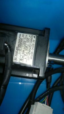 Yaskawa SGMAH-02AAA21-Y1 AC SERVO MOTOR 200W 200V 2.1A 3000RPM NEW