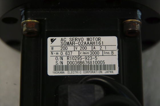 Yaskawa SGMAH-02AAAH161 AC SERVO MOTOR 200W 200V 2.1A 3000RPM NEW