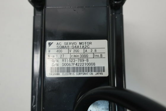 Yaskawa SGMAH-04A1A2 AC SERVO MOTOR 400W 200V 2.8A 3000RPM NEW