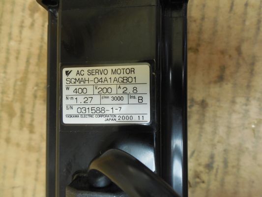 Yaskawa SGMAH-04A1AGB01 AC SERVO MOTOR 400W 200V 3000RPM NEW