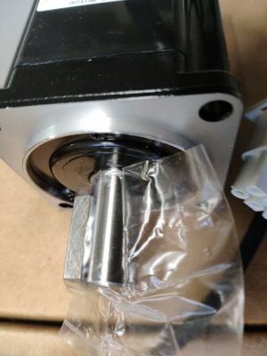 Yaskawa SGMAH-04AAA4B AC SERVO MOTOR 400W 200V 3000RPM 2.8A NEW