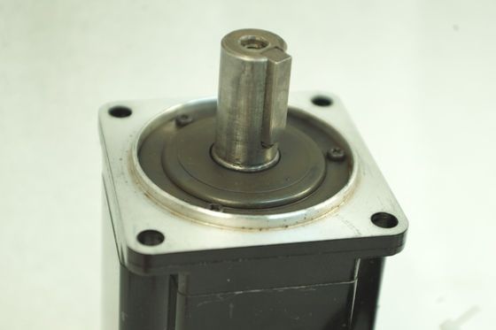 Yaskawa SGMAH-04AAA61 AC SERVO MOTOR 400W 200V 3000RPM 2.8A NEW