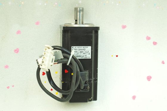 Yaskawa SGMAH-04AAA61 AC SERVO MOTOR 400W 200V 3000RPM 2.8A NEW