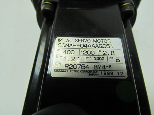 Yaskawa SGMAH-04AAAGC61 AC SERVO MOTOR 400W 200V 3000RPM 2.8A NEW