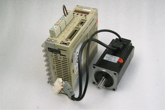 Yaskawa SGMAH-04ABA21 AC SERVO MOTOR 400W 200V 3000RPM 2.8A NEW