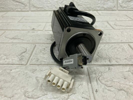 Yaskawa SGMAH-07ABA-NT12 AC SERVO MOTOR 400W 200V 3000RPM 2.8A NEW