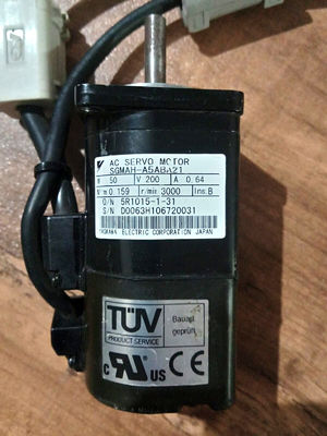 Yaskawa SGMAH-A5ABA21 AC SERVO MOTOR 50W 200V 3000RPM 0.64A NEW