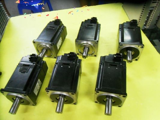 Yaskawa SGMAS-04ACA41-E AC SERVO MOTOR 400W 200V 3000RPM 2.6A NEW