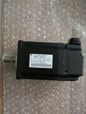 Yaskawa SGMAS-04ACA61 AC SERVO MOTOR 400W 200V 3000RPM 2.6A NEW