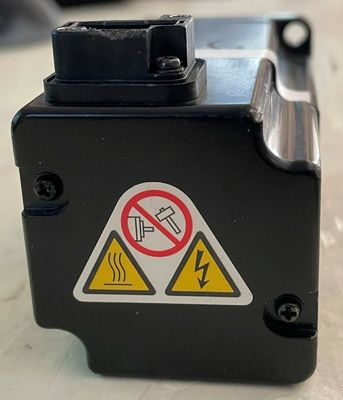 Yaskawa SGMAV-01A3A2C AC SERVO MOTOR 100W 200V 3000RPM 0.91A NEW