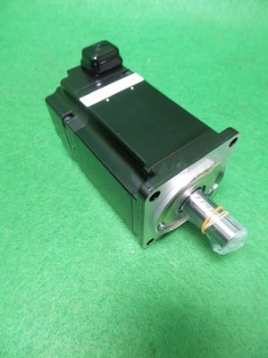 Yaskawa SGMAV-04A3A21 AC SERVO MOTOR 400W 200V 3000RPM 2.6A NEW