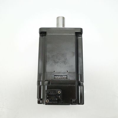 Yaskawa SGMAV-04ADA21 AC SERVO MOTOR 400W 200V 3000RPM 2.6A NEW