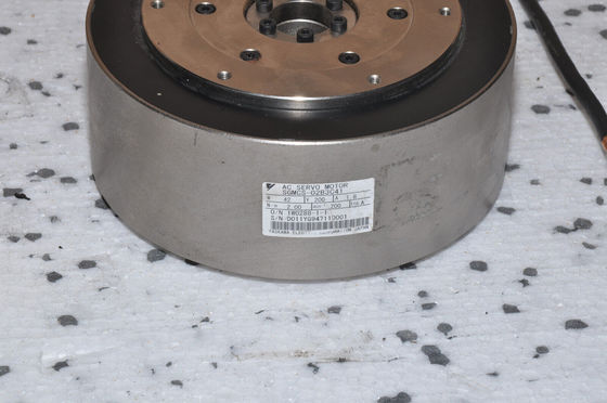 Yaskawa SGMCS-02B3C41 AC SERVO MOTOR 1.8A 42W 200V 200RPM NEW