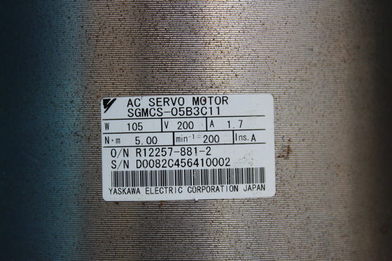 Yaskawa SGMCS-05B3C11 AC SERVO MOTOR 1.7A 105W 200V 200RPM NEW