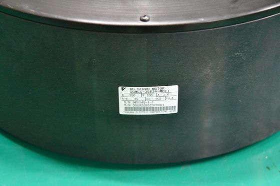 Yaskawa SGMCS-35E3A-MB11 AC SERVO MOTOR 3.6A 550W 200V 150RPM NEW
