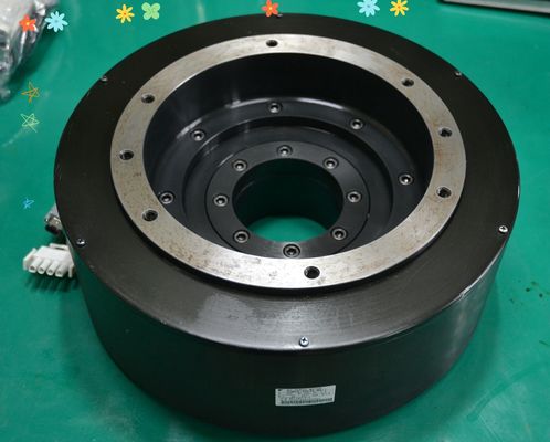 Yaskawa SGMCS-35E3A-MB11 AC SERVO MOTOR 3.6A 550W 200V 150RPM NEW