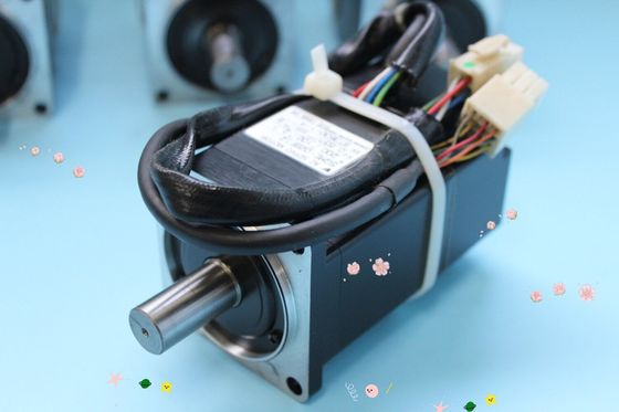 Yaskawa SGME-01BFT011 AC SERVO MOTOR 0.87A 100W 3000RPM 100V NEW