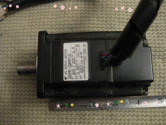 Yaskawa SGME-02AF14B AC SERVO MOTOR 2A 200W 3000RPM 200V NEW