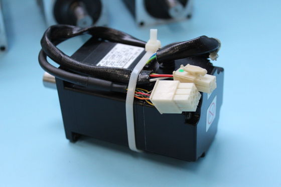 Yaskawa SGME-02BF12 AC SERVO MOTOR 2.7A 200W 3000RPM 100V NEW
