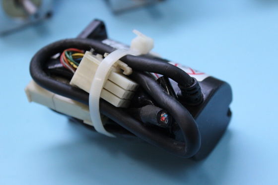Yaskawa SGME-03BF12 AC SERVO MOTOR 2.7A 200W 3000RPM 100V NEW