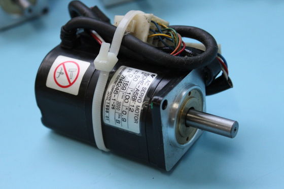 Yaskawa SGME-03BF12 AC SERVO MOTOR 2.7A 200W 3000RPM 100V NEW
