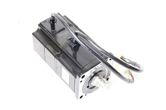 Yaskawa SGME-04AFJ16B AC SERVO MOTOR 2.6A 400W 3000RPM 200V NEW