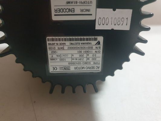 Yaskawa SGMG-03V2BBB AC SERVO MOTOR 3A 300W 1000RPM 200V NEW