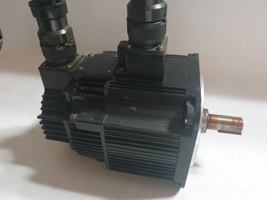 Yaskawa SGMG-03V2BBB AC SERVO MOTOR 3A 300W 1000RPM 200V NEW