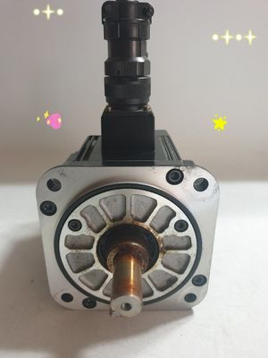 Yaskawa SGMG-03V2BBB AC SERVO MOTOR 3A 300W 1000RPM 200V NEW