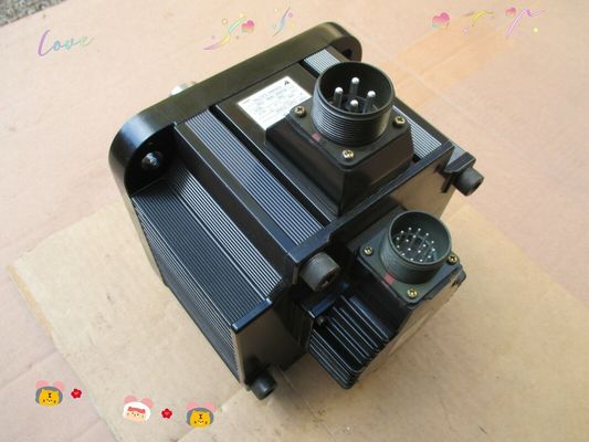 Yaskawa SGMG-05A2ASCRB AC SERVO MOTOR 3.8A 450W 1500RPM 200V NEW