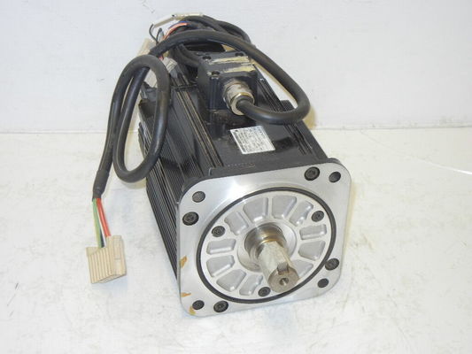Yaskawa SGMGH-12A2B2 AC Servo Motor 7.6A 900W 1000RPM 200V NEW