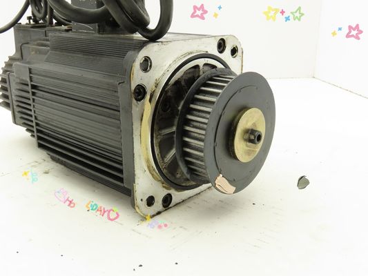 Yaskawa SGMGH-13A2A-YR13 AC Servo Motor 10.7A 1.3KW 1500RPM 200V NEW