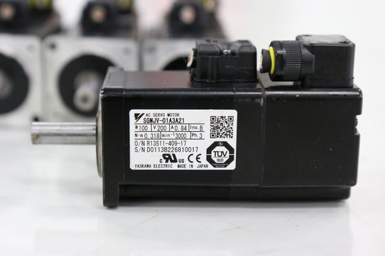 Yaskawa SGMJV-01A3A21 AC Servo Motor 0.84A 100W 3000RPM 200V NEW