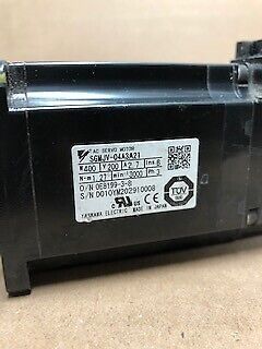 Yaskawa SGMJV-04A3A21 AC SERVO MOTOR 2.7A 400W 3000RPM 200V NEW